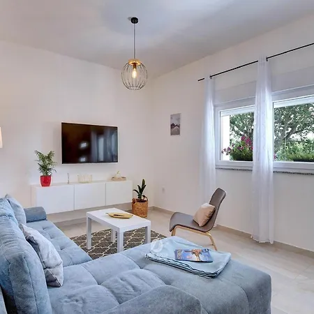 In Valtura With Family-friendly Yard Lejlighed