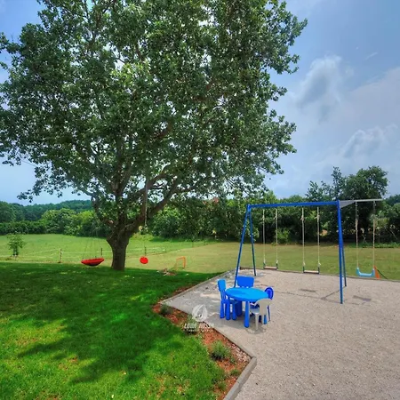 In Valtura With Family-friendly Yard Appartement Pula