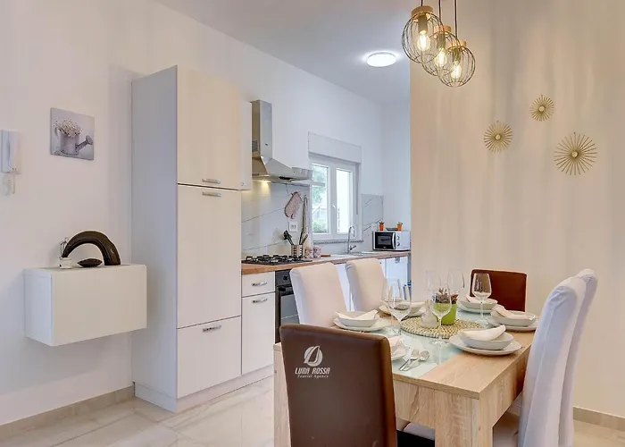 Appartement In Valtura With Family-friendly Yard Pula