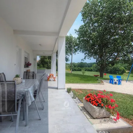 In Valtura With Family-friendly Yard Πούλα