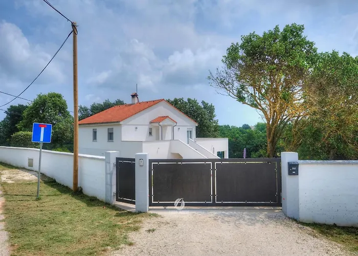 In Valtura With Family-friendly Yard Apartment