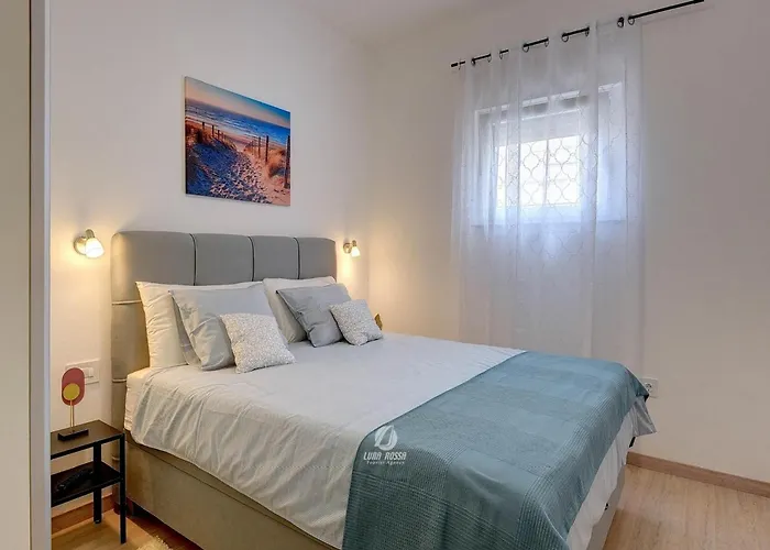 In Valtura With Family-friendly Yard Pula