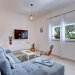 In Valtura With Family-friendly Yard Apartamento
