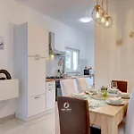 Apartamento In Valtura With Family-friendly Yard Pula