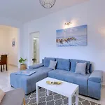 In Valtura With Family-friendly Yard Pula